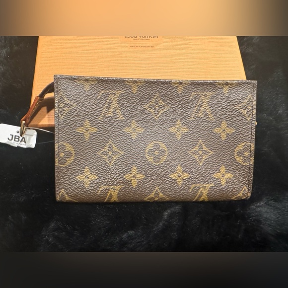 🎀Louis Vuitton pouch🎀 - Picture 8 of 16